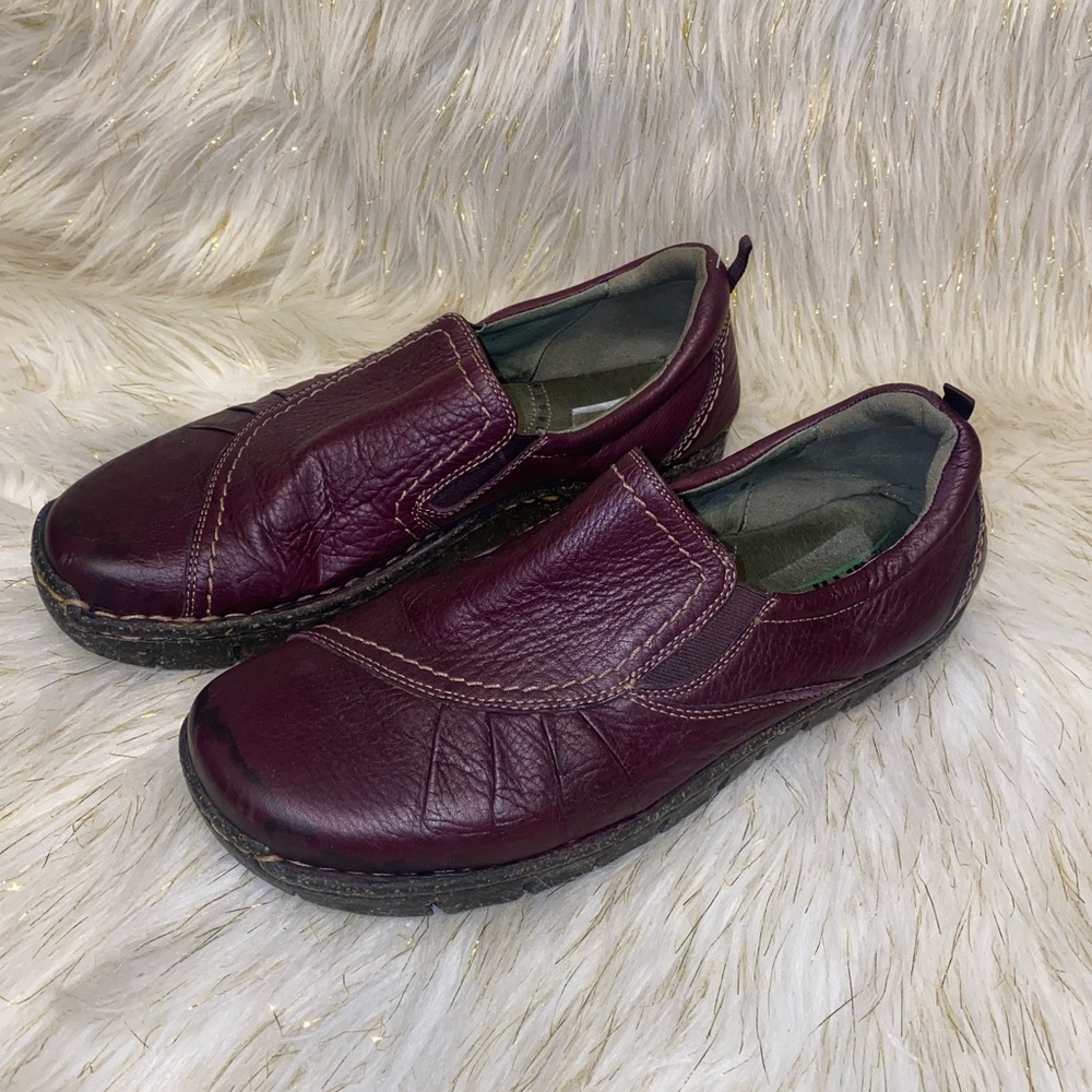 Earth Women’s slip on shoes Size 10